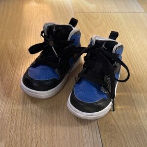 Jordan 1 High-Top Blue Royal Sneakers with Lace-Up Design